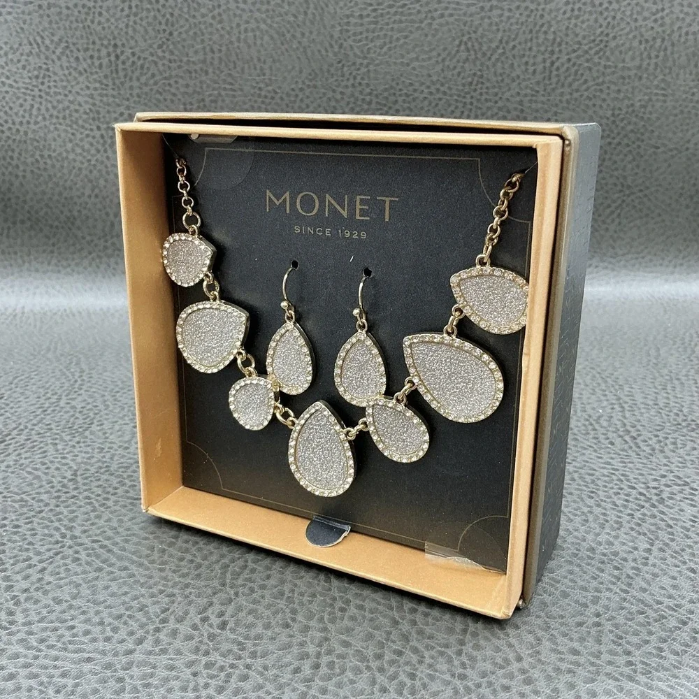 Monet Necklace Earrings Set Gold Tone Teardrop Gold Tone Statement‎ Jewelry